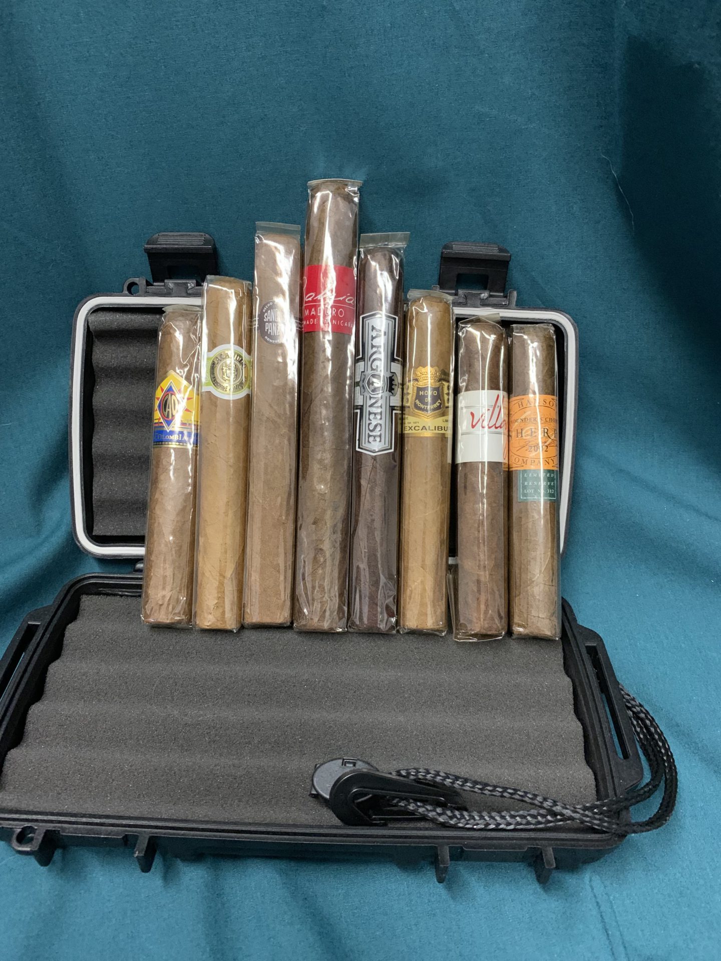 472 Cigar w: Humidor set